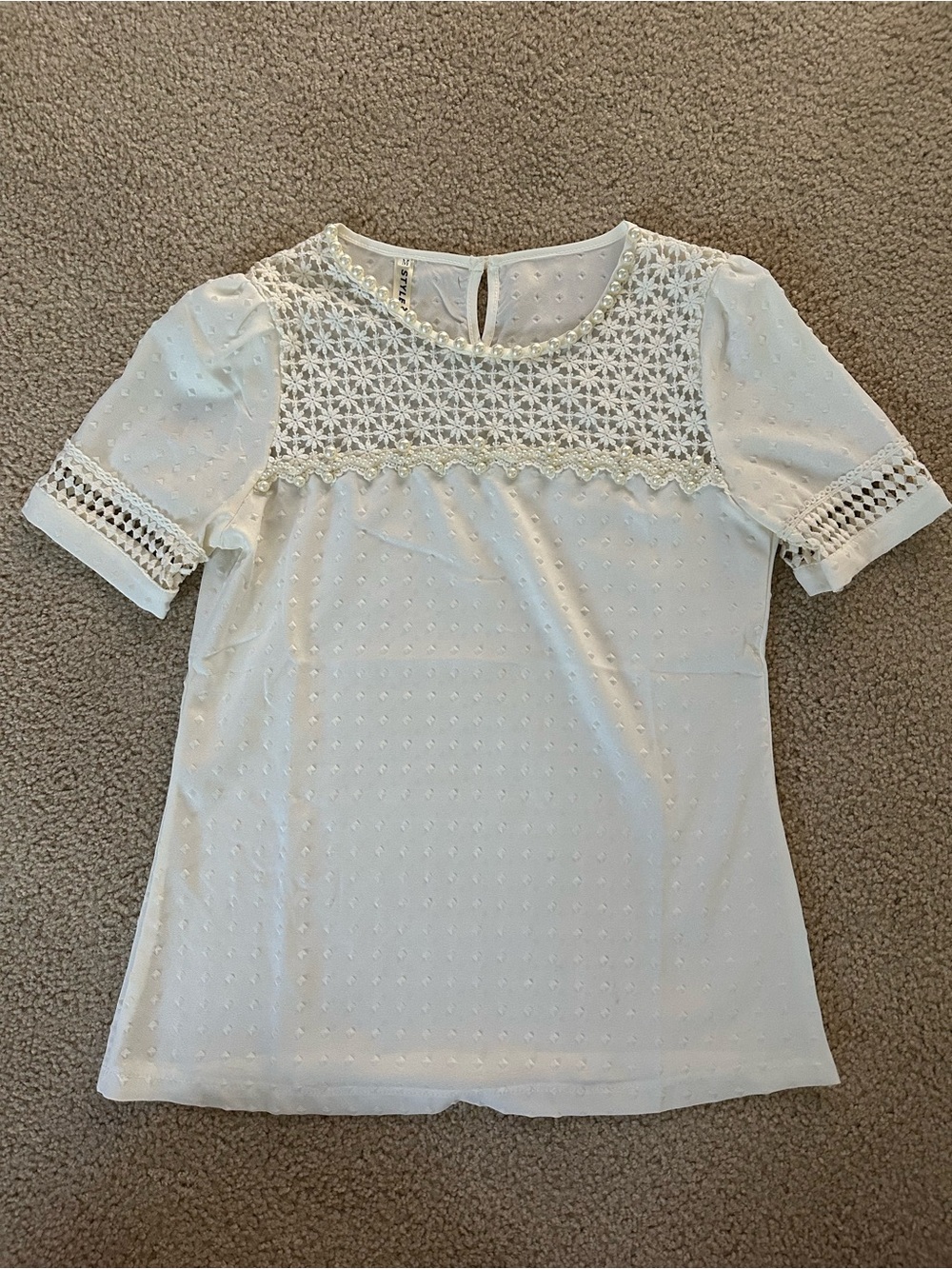 Style Women’s Cream White Lace Yoke Short Sleeve Top With Pearls Size Medium